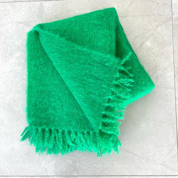 DONEGAL DESIGN Weaver of Ireland Green Pure Mohair Wool Fringed Throw Scarf Wrap - Picture 2 of 14